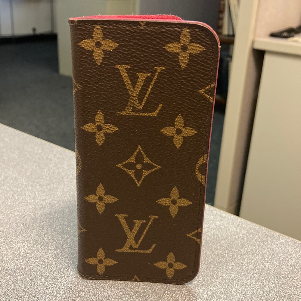 Louis Vuitton folio